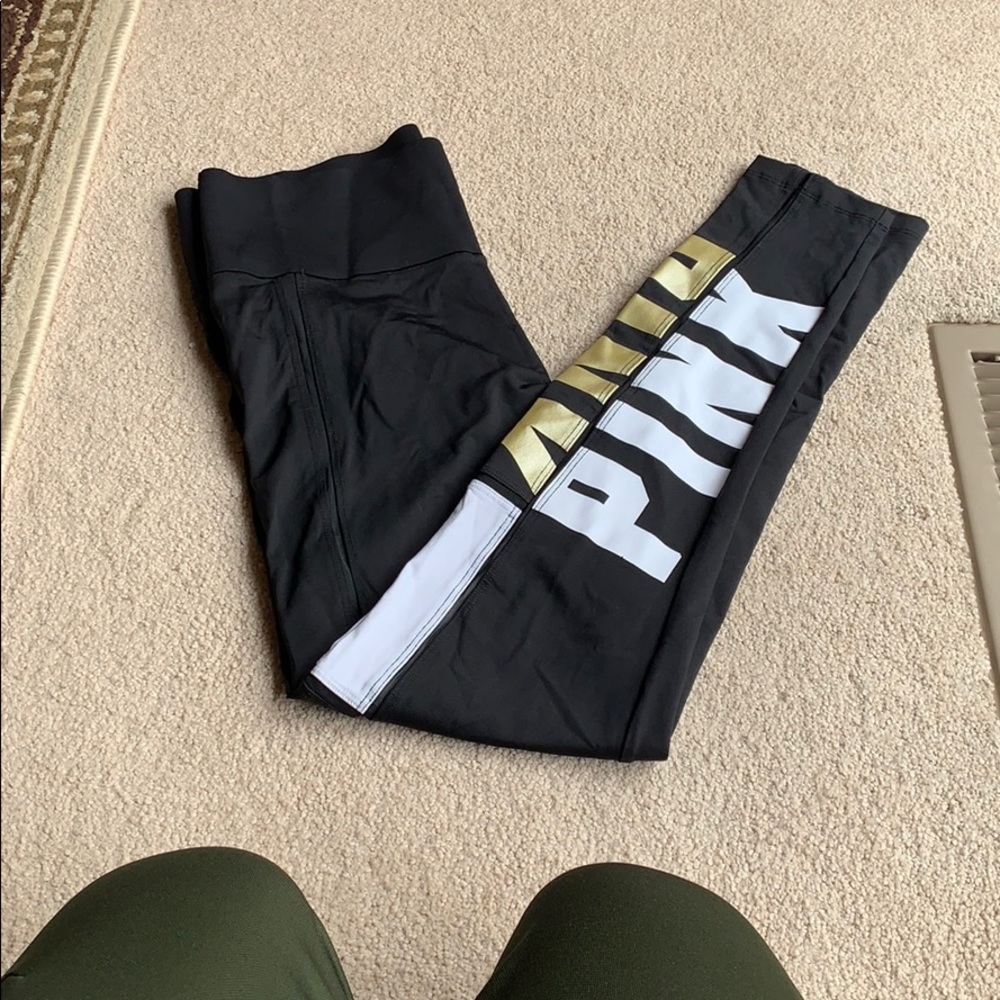 black vs leggings